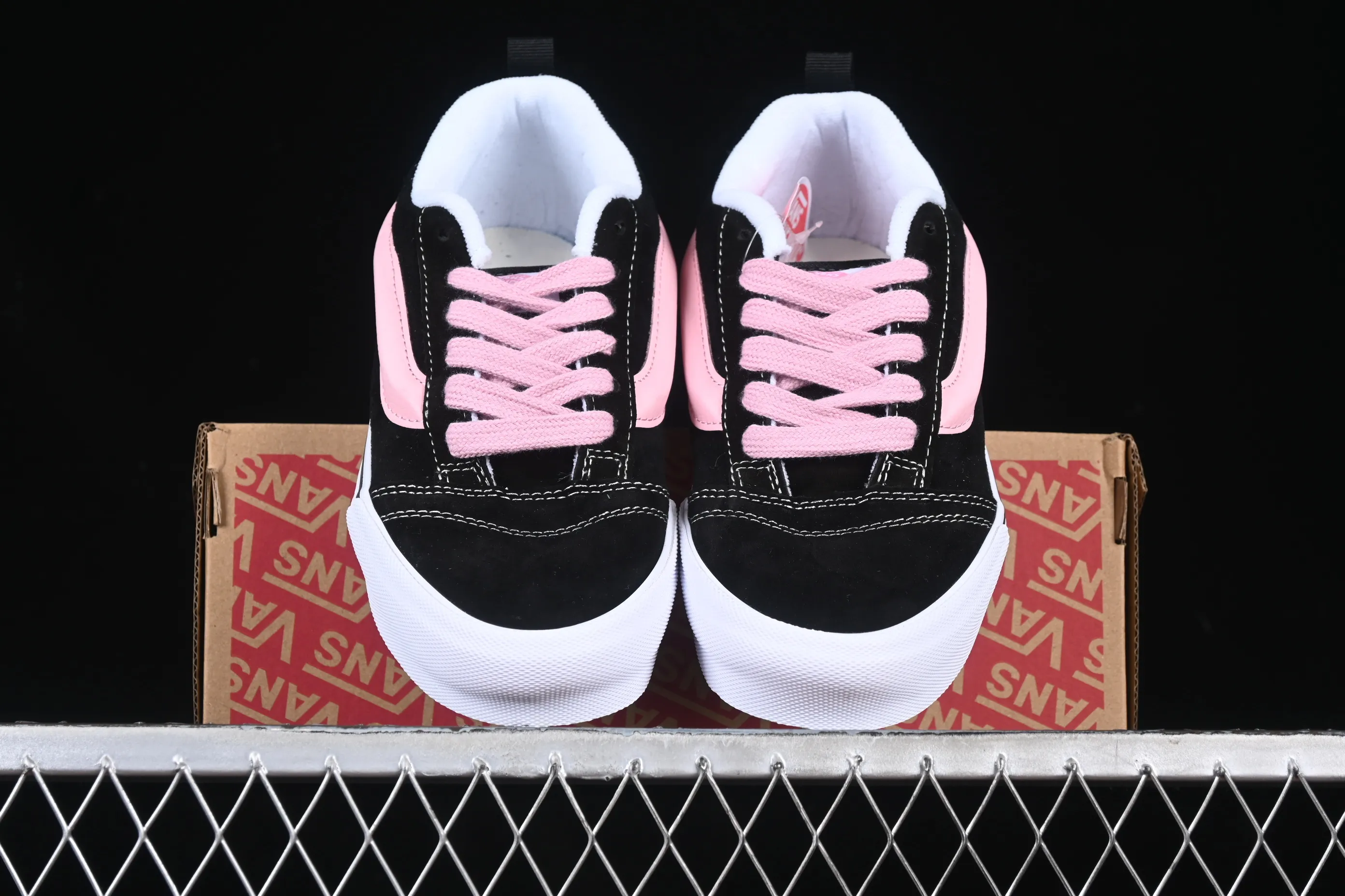 All categories Vans Vans series Vans Low Vans low-top Vans Knu Skool black and pink color comfortable and fashionable non-slip wear-resistant low-top casual sneakers VN0009QCB9P